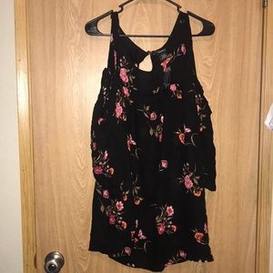 Cold shoulder floral torrid top NWT